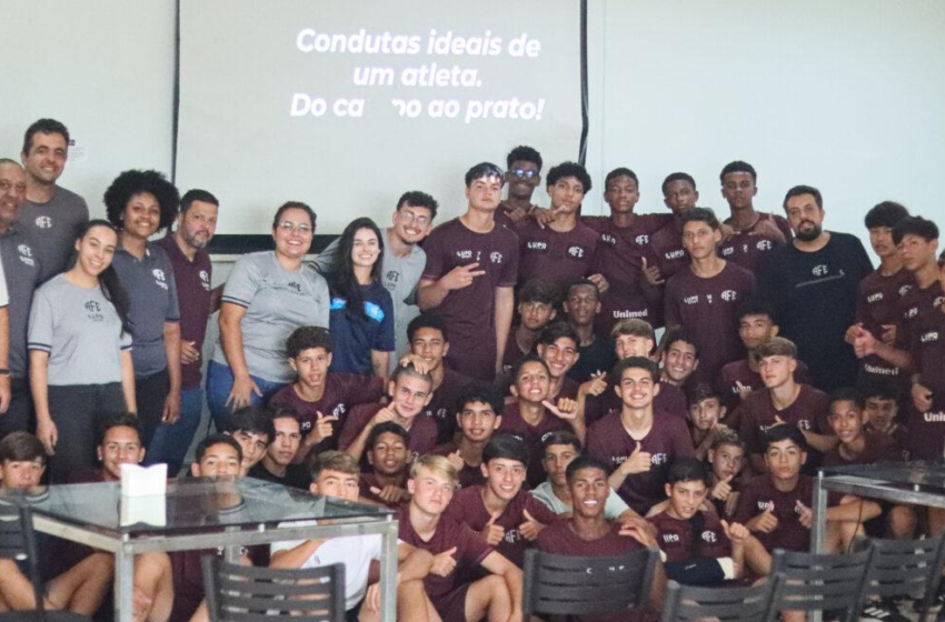  Ferroviária promove palestra com foco em educação nutricional para as categorias de base!