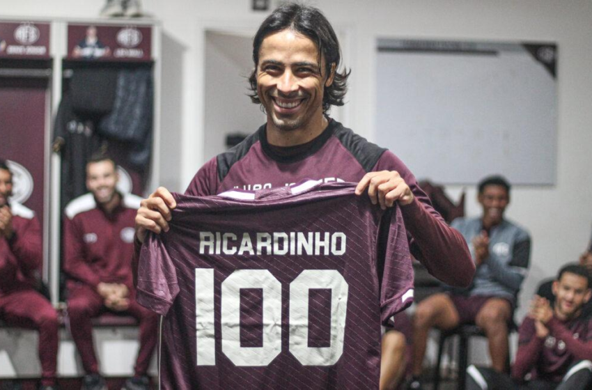  Ídolo afeano, Ricardinho recebe camisa em celebração aos 100 jogos pelo clube e projeta Ferroviária forte na briga pelo acesso!