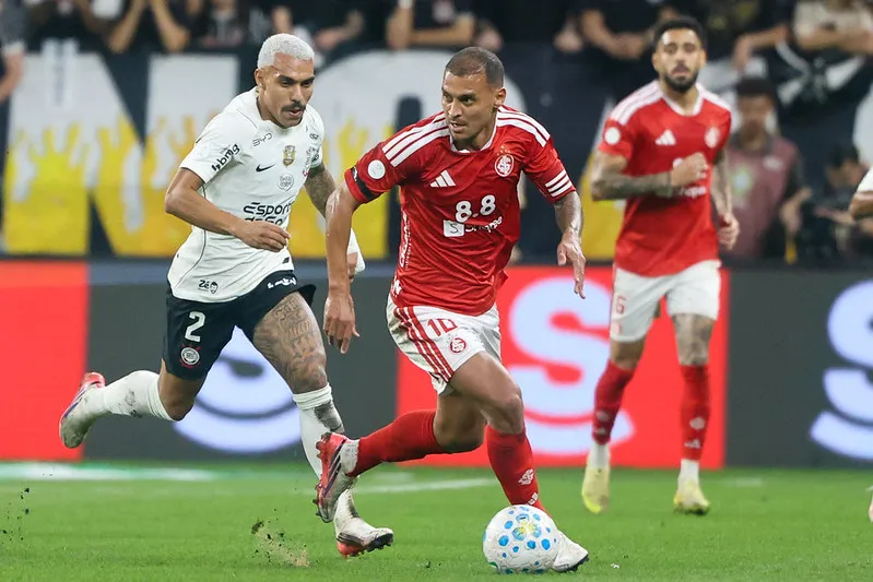  Diniz eamp;#039;ansiosoeamp;#039; para contar com Memphis no Corinthians