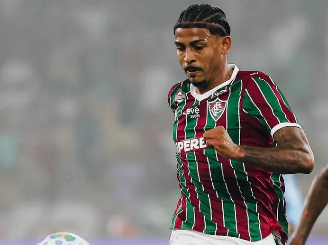 John Kennedy rompe ligamento do joelho e só volta em 2027