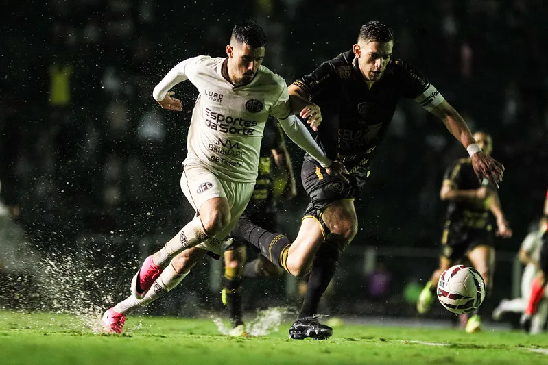  Figueirense-SC 2 x 2 Ferroviária – Furacão renasceu e arrancou um ponto